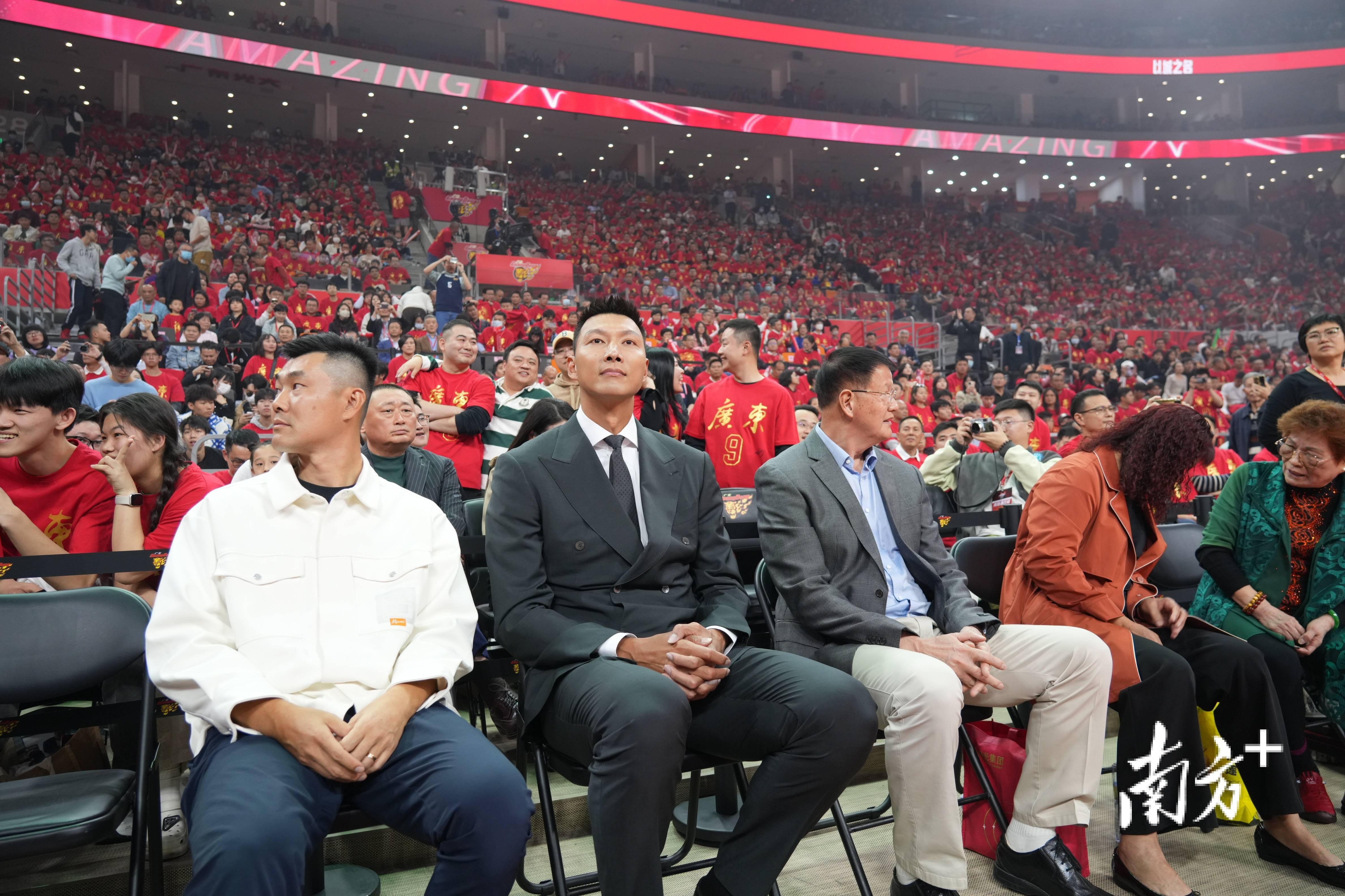 传奇球员退役仪式深情举行，感人至极