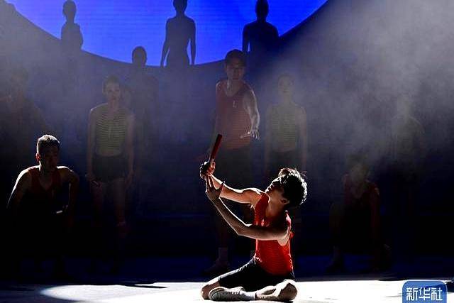 体育赛事落幕，运动员成就无比耀眼