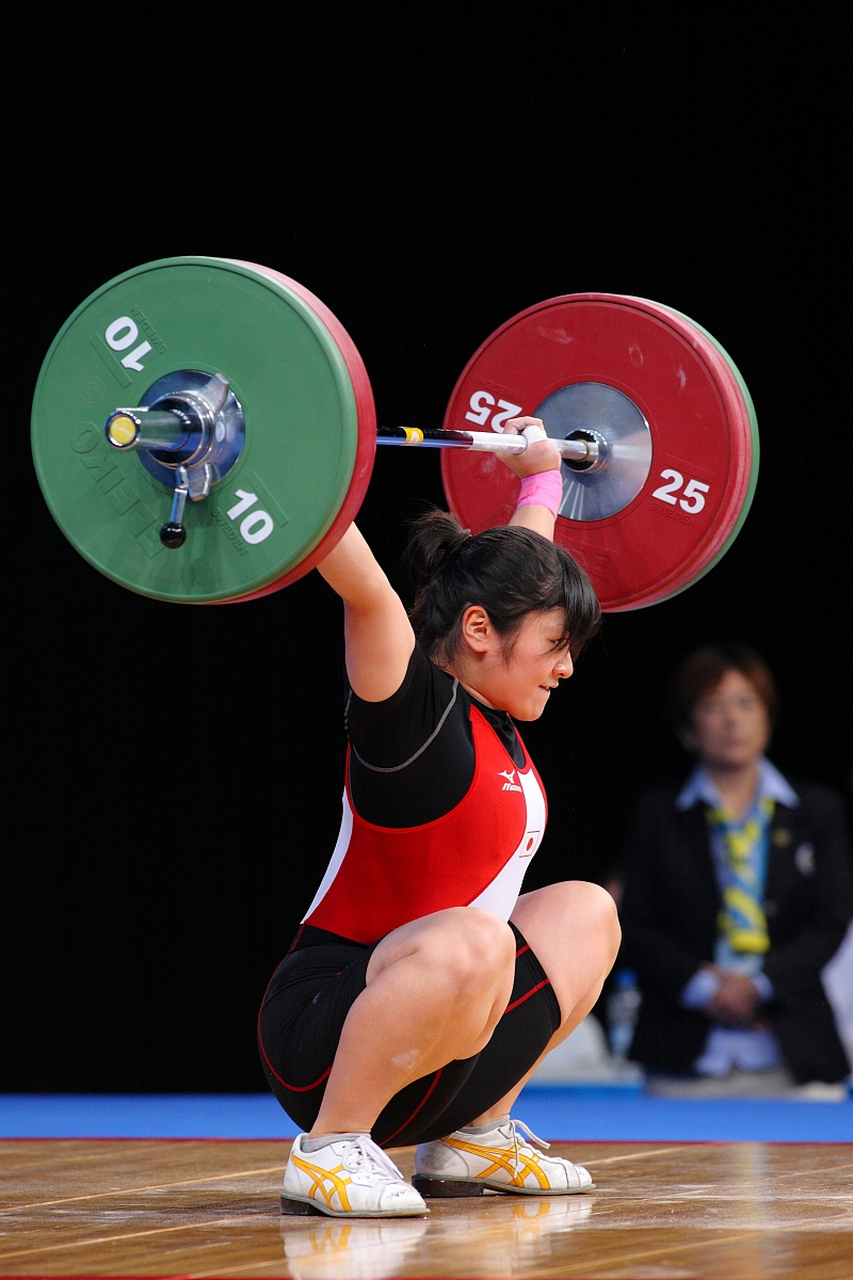 举重比赛惊心动魄，力量的较量