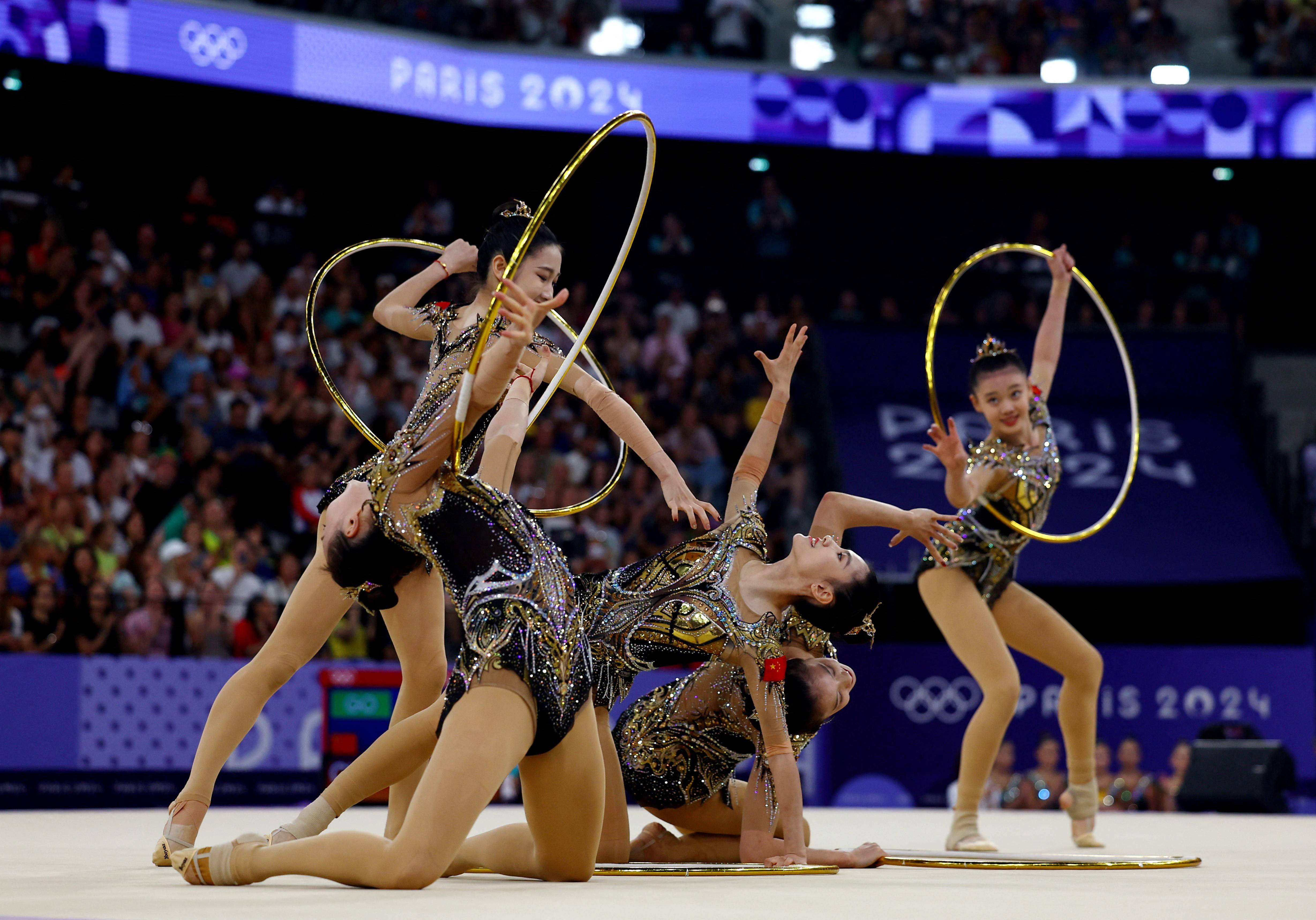 体操比赛火热进行，众多选手表现出色